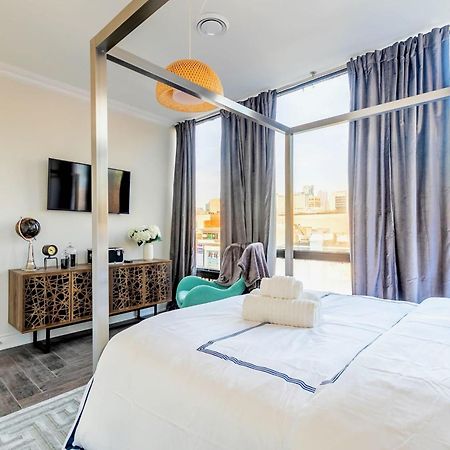 Modern Pet-Friendly Chinatown Apartment Toronto Exteriör bild
