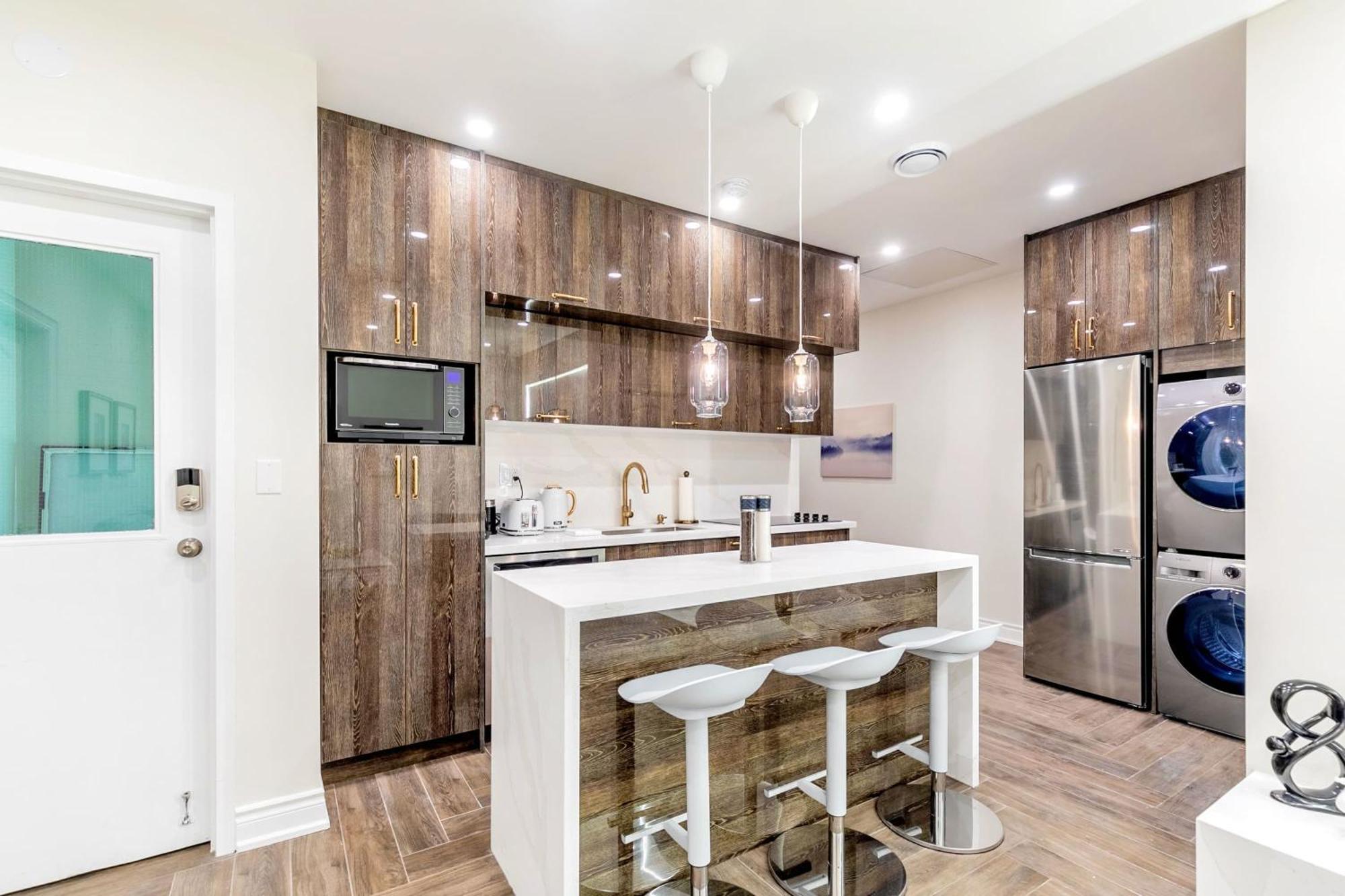 Modern Pet-Friendly Chinatown Apartment Toronto Exteriör bild