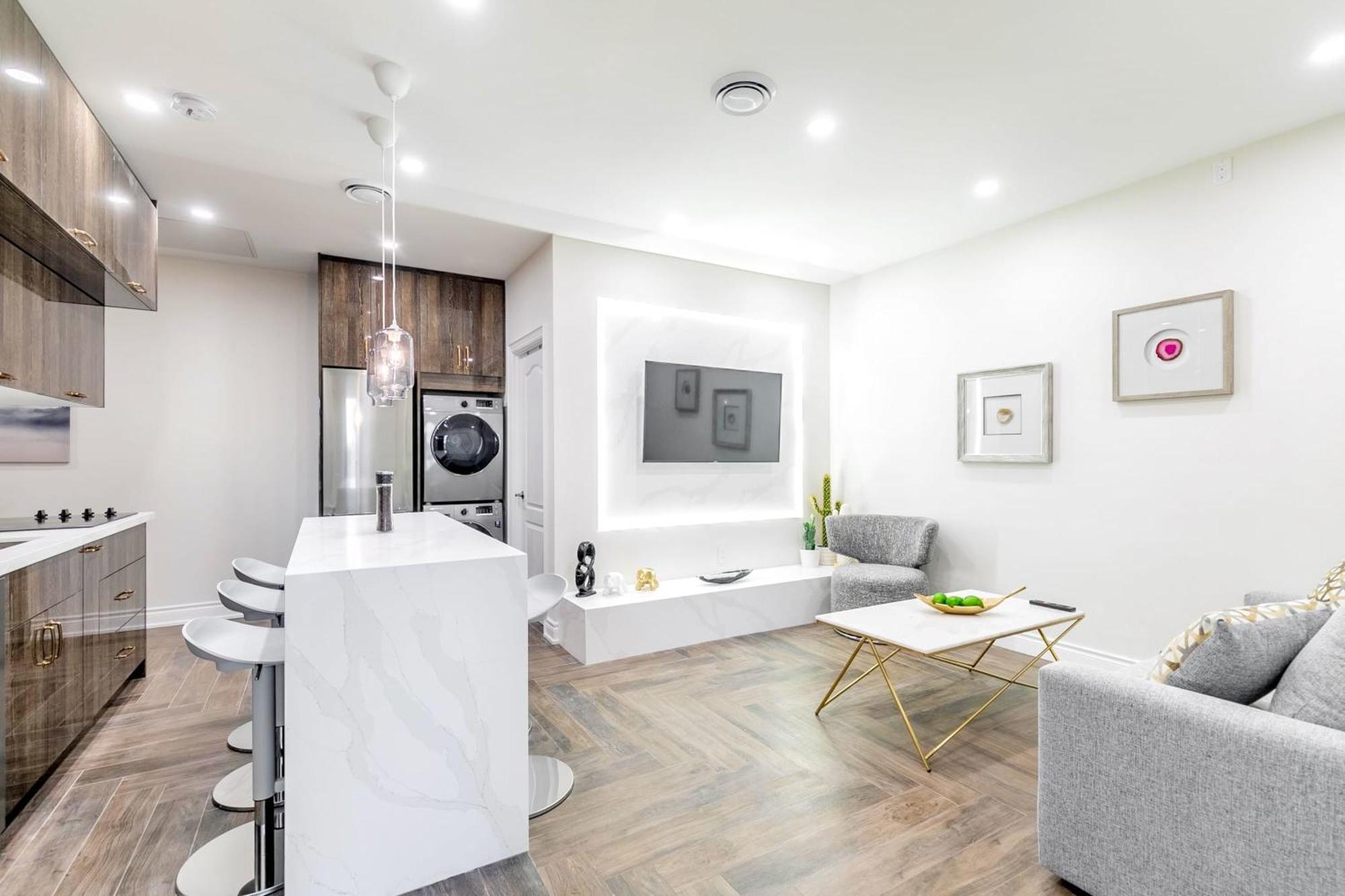 Modern Pet-Friendly Chinatown Apartment Toronto Exteriör bild