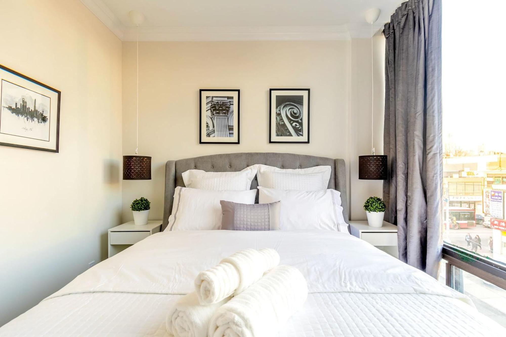 Modern Pet-Friendly Chinatown Apartment Toronto Exteriör bild