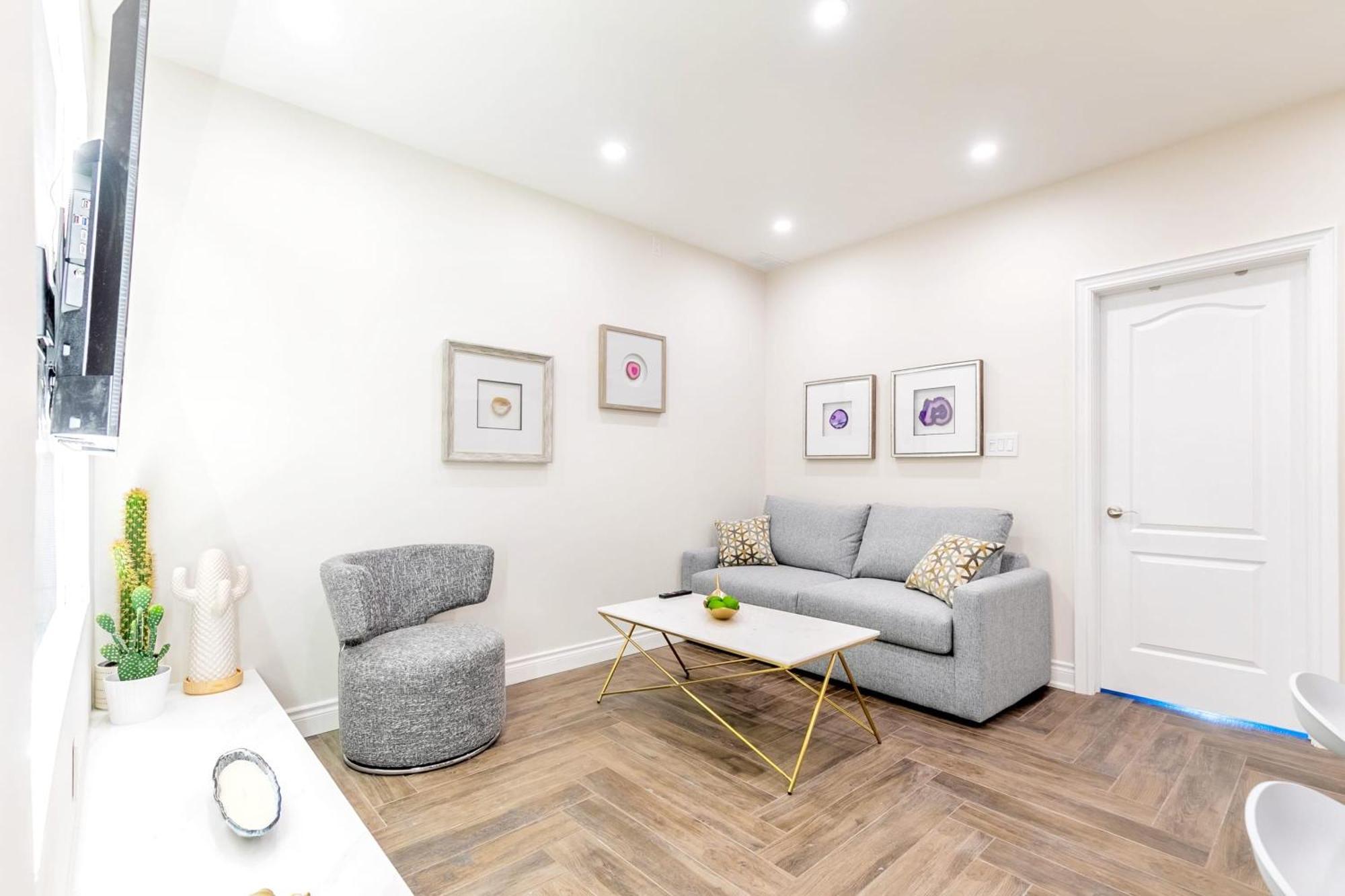 Modern Pet-Friendly Chinatown Apartment Toronto Exteriör bild