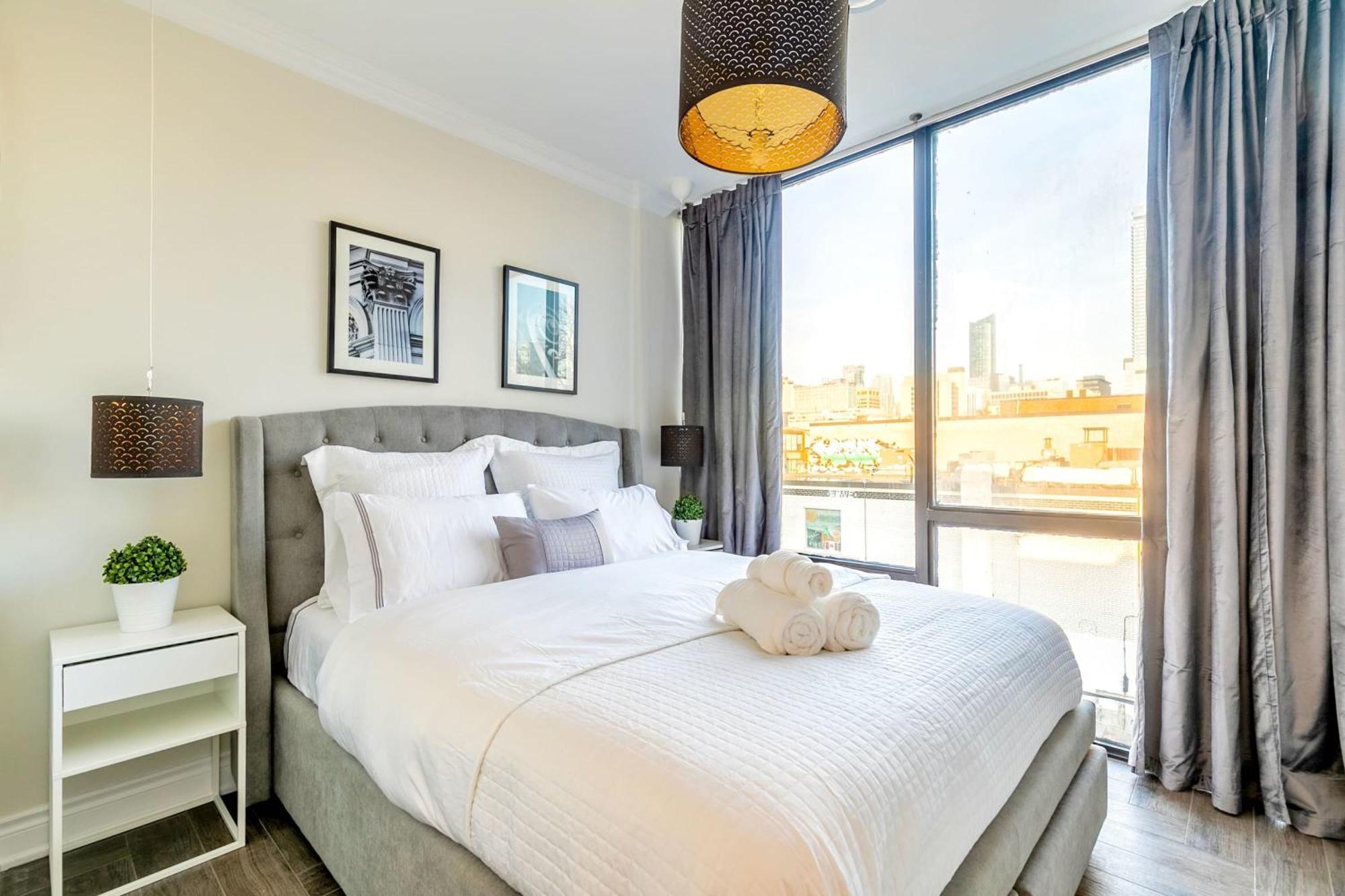 Modern Pet-Friendly Chinatown Apartment Toronto Exteriör bild