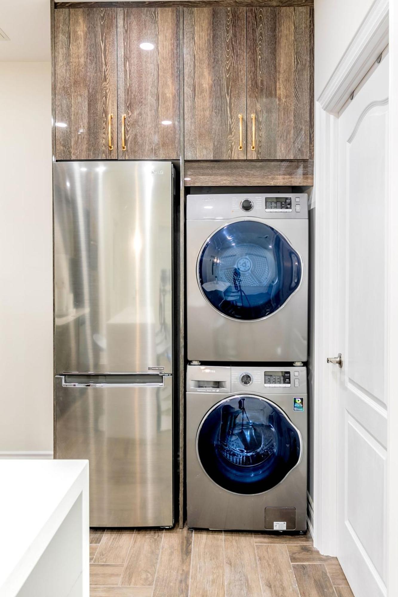 Modern Pet-Friendly Chinatown Apartment Toronto Exteriör bild